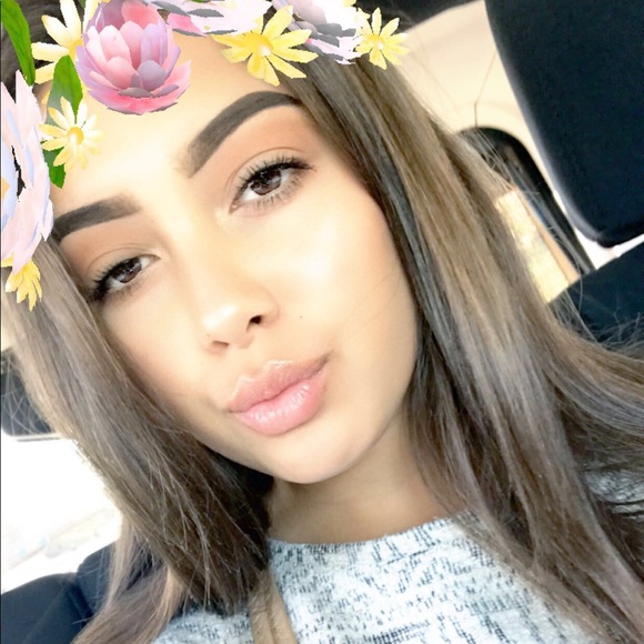 Meet your Posher, Dezirae - Picture 1 of 1